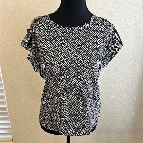 MICHAEL Michael Kors Tops - MICHAEL Michael Kors Black and White Flutter Sleeve Blouse